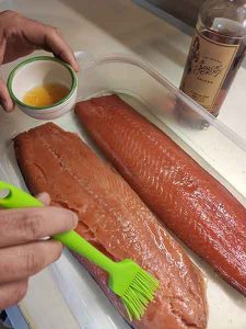 salmone affumicato spennellare